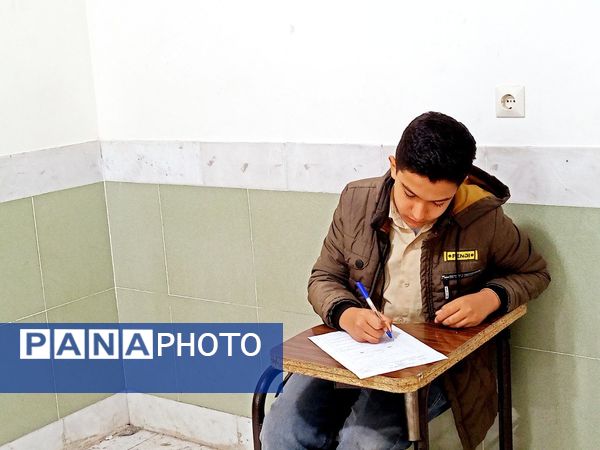 برگزاری امتحانات نوبت اول در دبیرستان میثاق کاشمر