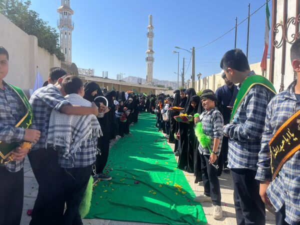 استقبال پرشور دانش‌آموزان جم از شهید گمنام در آستانه شهادت حضرت زهرا(س)