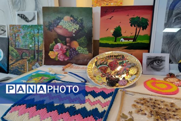 نمایشگاه صنایع و هنرهای دستی، تجسمی دانش‌آموزان در مدرسه دخترانه اندیشه یک اردبیل