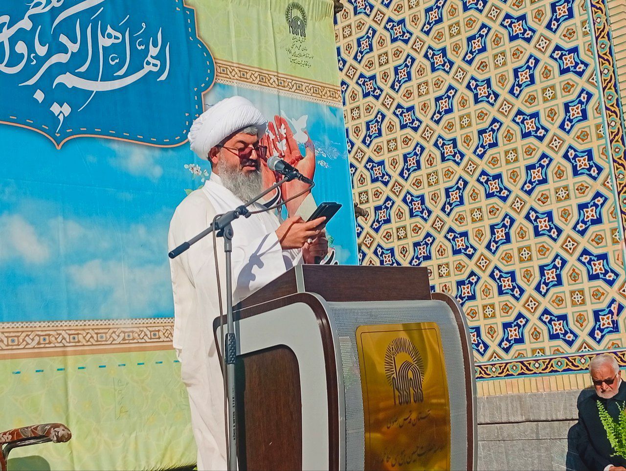 جلسات قرآن آینده شهر را در مقابل عوامل بیگانه و مخرب حفظ می‌کند