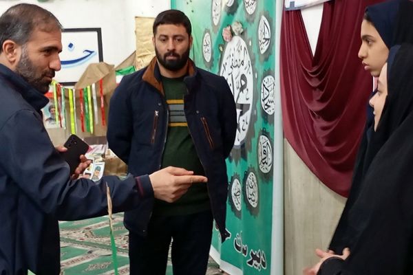 افتتاح نمایشگاه مدرسه انقلاب، کاری مشترک از دبیرستان ولیعصر (عج) و دبیرستان مهدیه ناحیه یک ری