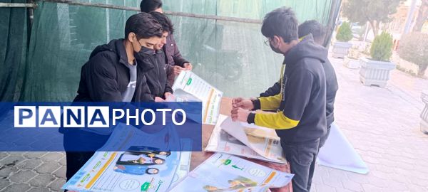 نمایشگاه دستاوردهای انقلاب دانش‌آموزان صدرا در ابرکوه