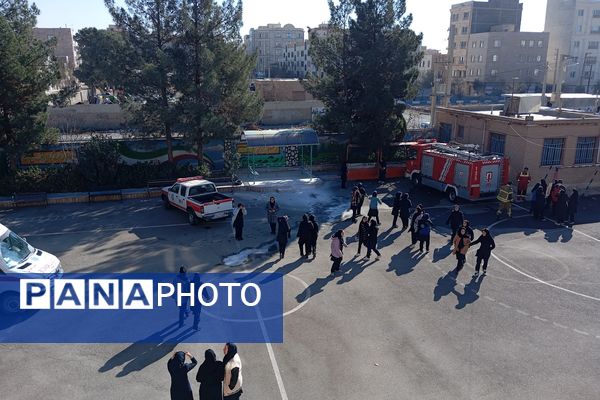  مانور زلزله در مدرسه فرزانگان ورامین