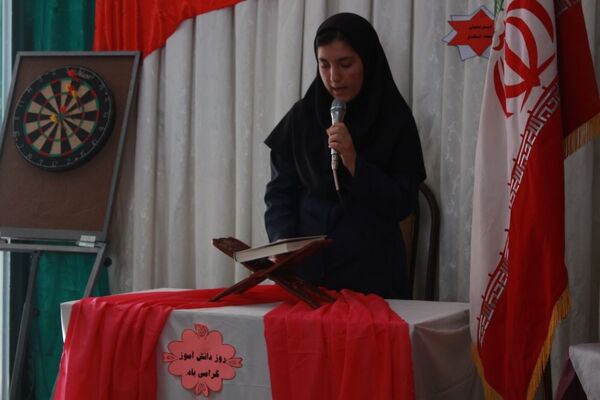 برگزاری یادواره شهدا در مدرسه بنت‌الهدی بهارستان ۲