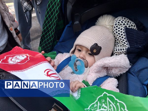 حضور پرشور کودکان در راهپیمایی میثاق با ولایت و محکوم نمودن اغتشاشات گروه های تروریستی در کاشمر