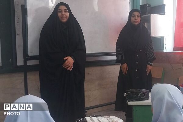 دوره‌های آموزشی پلیس فتا در دبستان دخترانه شهید مجید مجیدی ناحیه دو شهرری 