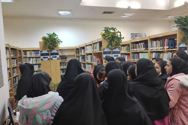 بازدید دانش‌آموزان دبیرستان پویش از کتابخانه عمومی فرهنگسرای کوثر دماوند 
