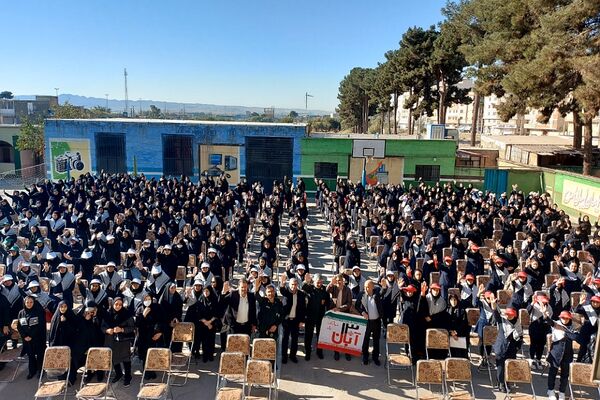 آیین نواختن زنگ استکبارستیزی در هنرستان اولیا کهریزک