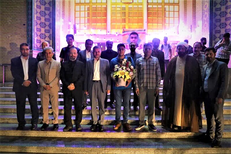 استقبال مسئولان آموزش و پرورش قم از مدال‌آور مسابقات آسیایی فیزیک