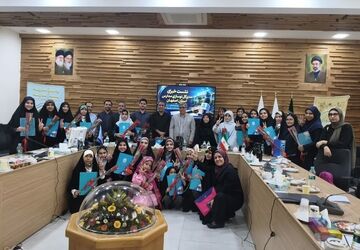 نشست خبری دانش آموزان خبرنگار پانا در اداره نوسازی مدارس استان اصفهان 