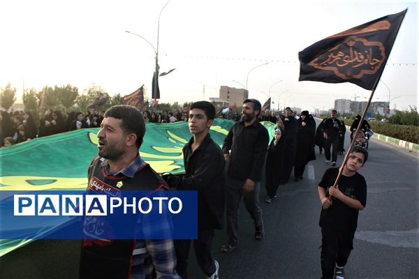 آیین پیاده‌روی اربعین حسینی در بلوار پیامبر اعظم(ص) قم