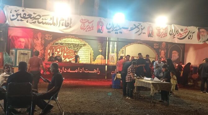  برپایی موکب پذیرایی سیدالشهدا(ع) در حاشیه جاده یزد _ تهران 