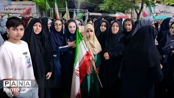 حضور دانش‌آموزان مدرسه دخترانه ریحانه در جشن عید غدیرخم