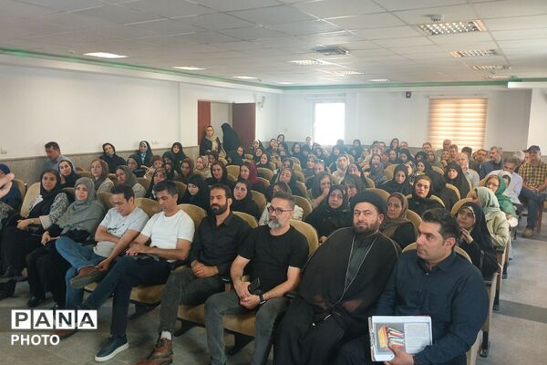 برپایی جلسه انجمن اولیا و مربیان در دبیرستان شهید بهشتی ناحیه دو شهرری 