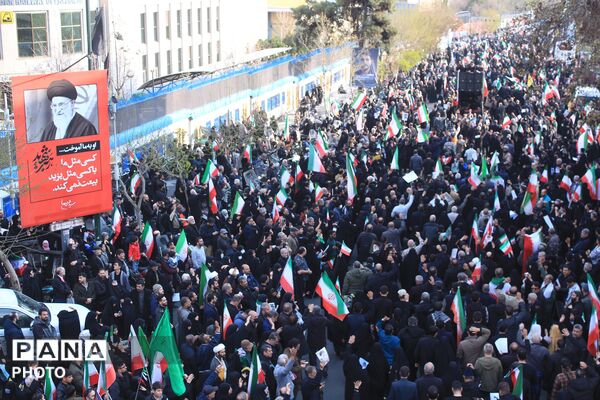 تشییع پیکر شهیدان لاریجانی، سلیمانی و شهدای ناو دنا