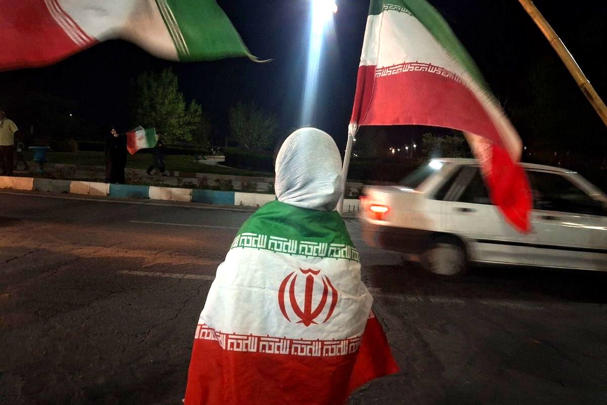 اجتماع بزرگ مردم اندیشه در گلزار شهدای فاز چهار