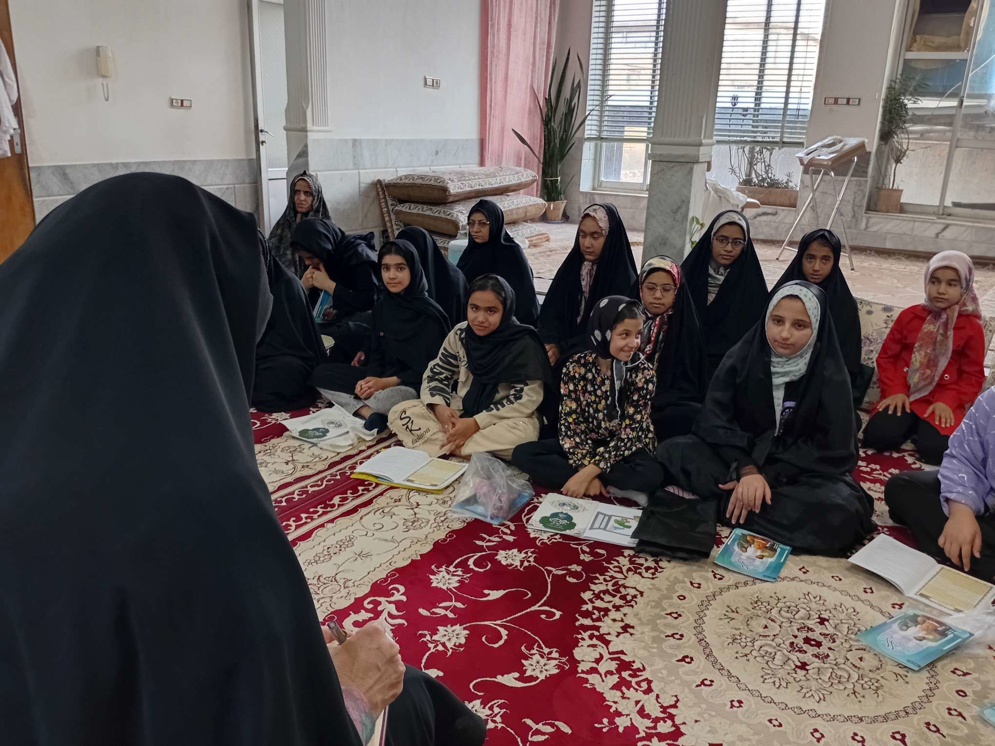 کلاس‌های اوقات فراغت دانش آموزان در روستای نقاب