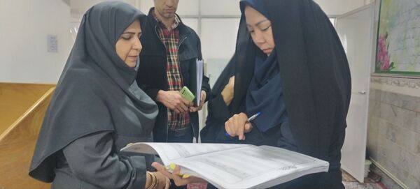 بازدید استانی کارشناس بهداشت از دبیرستان شهید محمدی پور