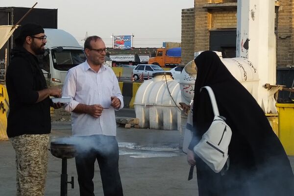 از نگاه معصوم کودک تا اشک پیرمرد؛ روایت عاشقی در موکب «عشاق‌الحسین»