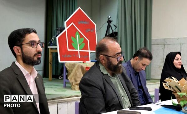 نشست انجمن شاعران نوجوان در مرکز شماره سه شهرکرد