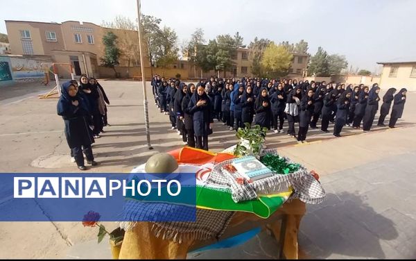 گرامیداشت هفته دفاع مقدس همزمان با آغاز سال تحصیلی در دبیرستان کوثر جلگه رخ
