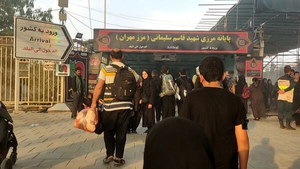 پیاده روی پرشور اربعین حسینی از جاده نجف تا کربلا