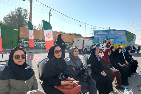 افتتاحیه پویش سلامت دهان و دندان و اجرای طرح وارنیش فلوراید در منطقه کهریزک 