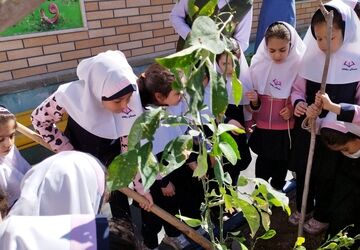  اجرای طرح همیاران طبیعت ناحیه ۳  در دبستان هیات امنایی ریحانه 