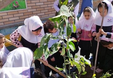  اجرای طرح همیاران طبیعت ناحیه ۳  در دبستان هیات امنایی ریحانه 