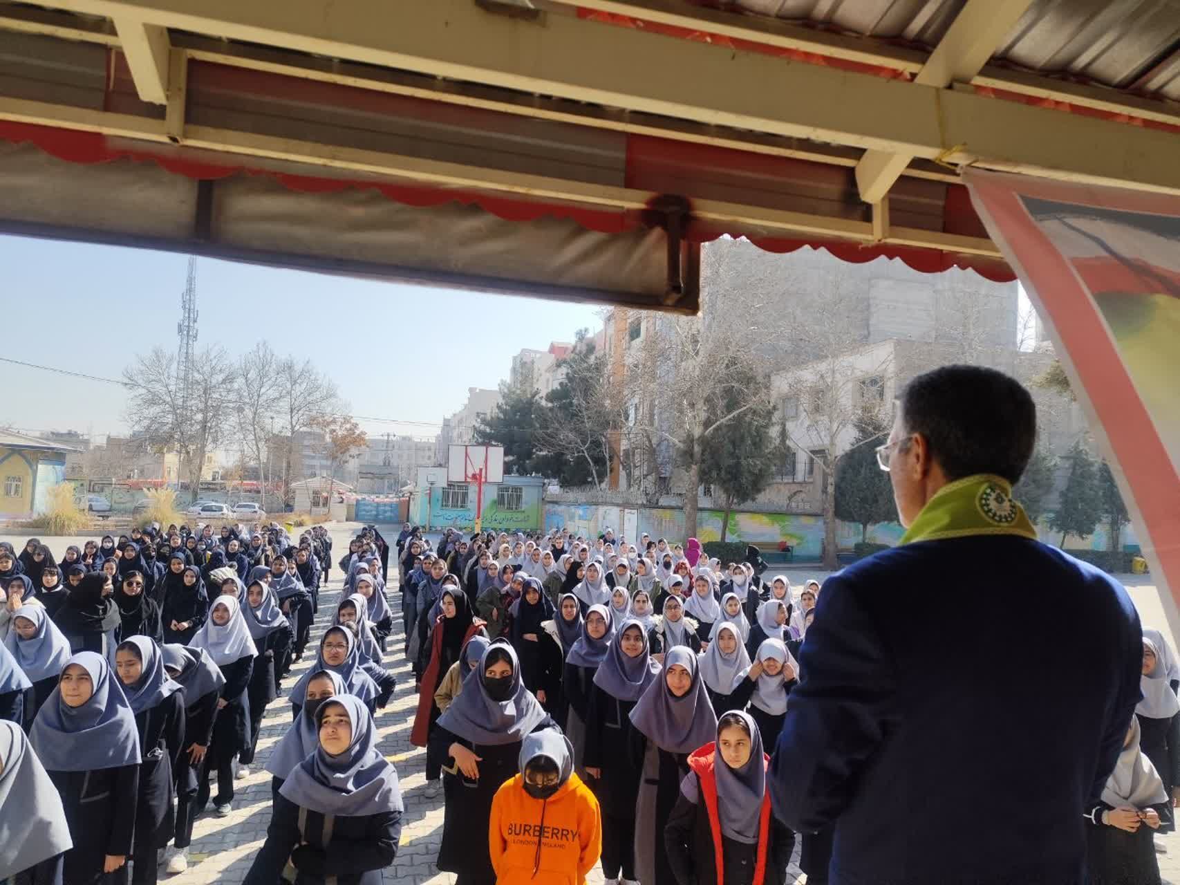 تمرین آمادگی پیشتازان دبیرستان شاهد شهید حمامی ناحیه ۶ مشهد