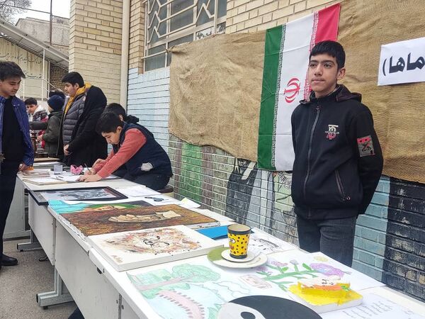 برپایی بازارچه دانش‌آموزی به‌مناسبت عید مبعث 