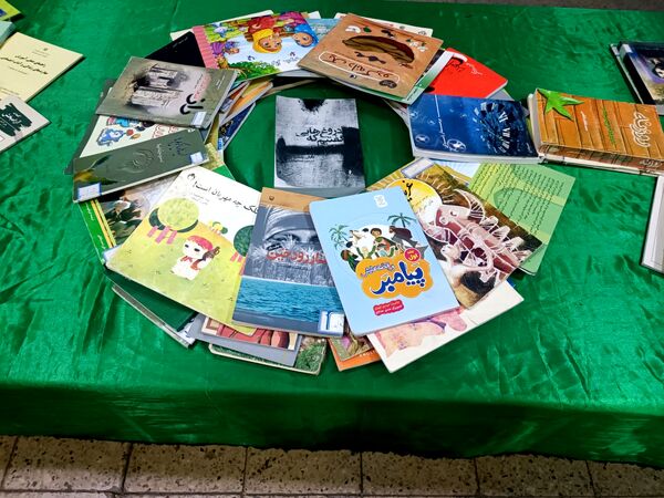 جشن کتاب و مطالعه در دبیرستان دخترانه متوسطه اول 15 خرداد 