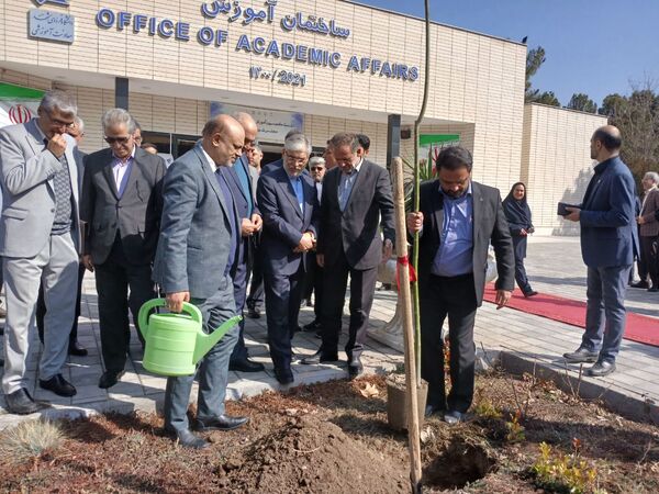 کاشت نهال یادمان صحن دانش تا کرسی قانون‌گذاری 