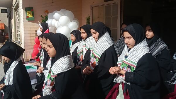 جشن دهه انقلاب و زنگ حماسه آفرینی انقلاب در دبستان شطیطه ۲