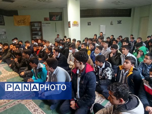 جلسه مشاوره تحصیلی برای دانش‌آموزان دبیرستان نمونه دولتی گل نراقی 3