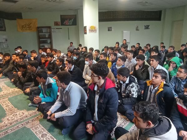 جلسه مشاوره تحصیلی برای دانش‌آموزان دبیرستان نمونه دولتی گل نراقی 3
