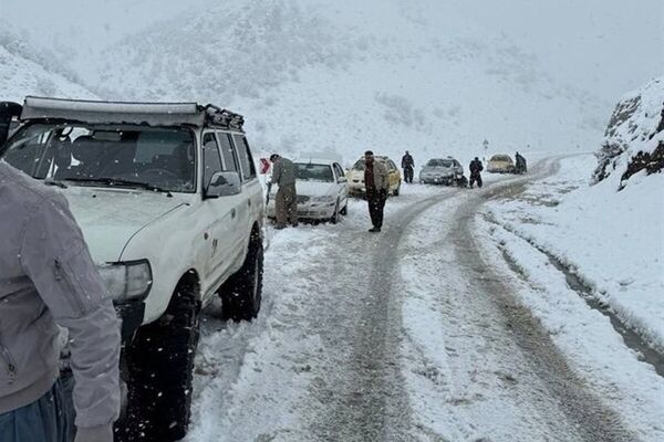 بارش برف و باران در محورهای 3 استان