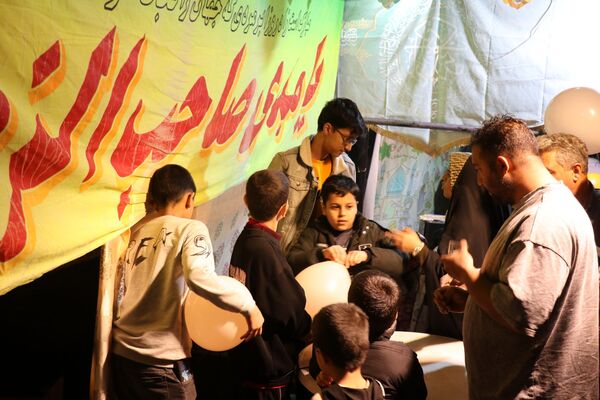 خیابان امام رضا(ع)  مشهد مملو از جمعیت در جشن باشکوه شب نیمه شعبان