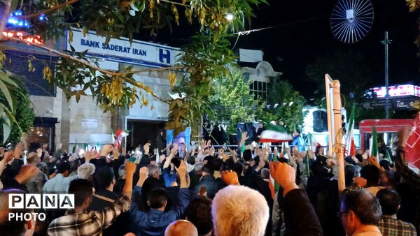 مشت ها بر فراز آسمان نیشابور نمایان شد 