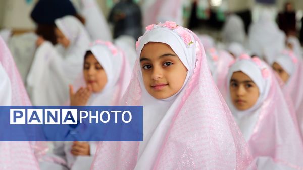 حضور پرشور مکلفین در مصلی بزرگ امام خامنه‌ای(مدظله العالی) با حضور بیش از ۱۰۰۰ هزار دانش‌آموز شهرستان