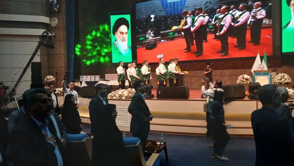 معلم قلب تپنده پایتخت دانایی