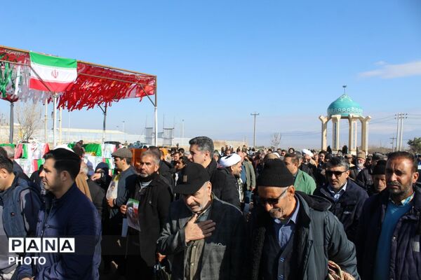 اقامه نماز عید سعید فطر در فاروج 