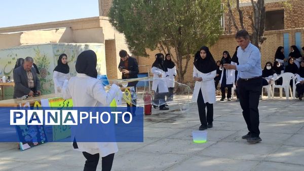 برگزاری جشن علمی شیمی در دبیرستان حضرت زینب(س) بهاباد