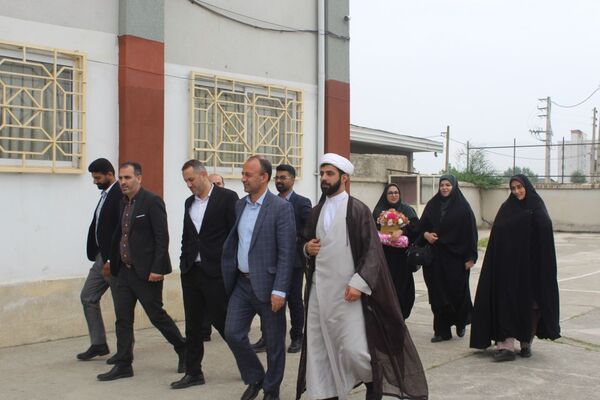 بزرگداشت مقام معلمان در مدارس گلوگاه 