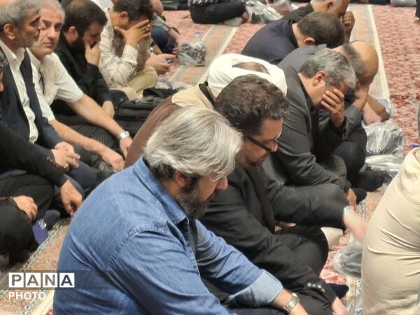 وداع با مادری که سه شهید پروراند و پس از سال ها فراق به آغوش فرزندانش بازگشت