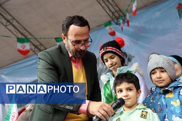 راهپیمایی باشکوه ۲۲ بهمن در قاب تصویر