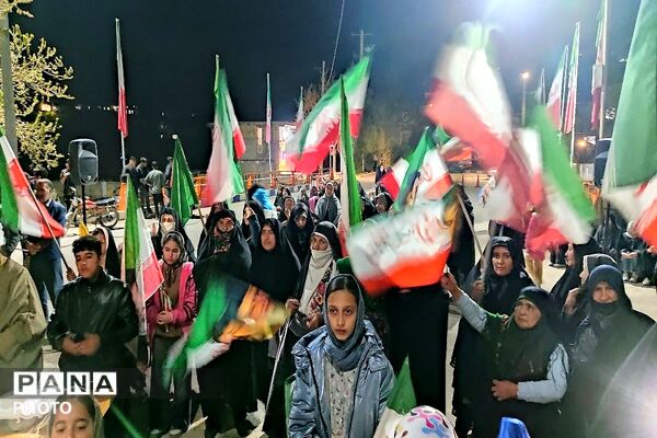 یک دنیا شاهد و مبهوت از حضور خیابانی مردم شهر بار
