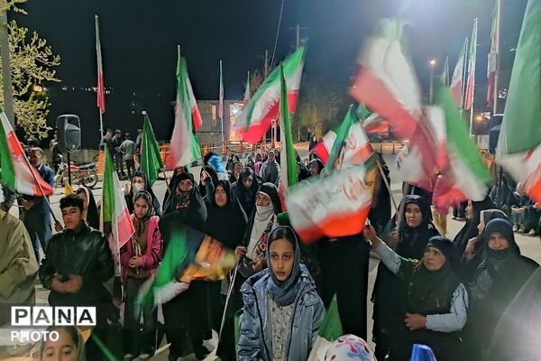 یک دنیا شاهد و مبهوت از حضور خیابانی مردم شهر بار