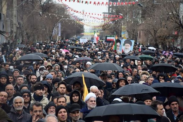  لبیک ملت ایران به فرمان رهبری