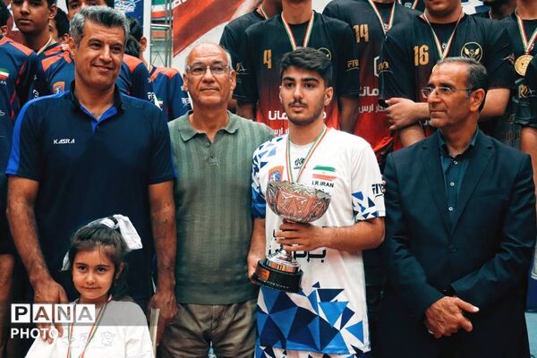 جشنواره والیبال خردسالان و نوجوانان تبریز با یاد «شهید راه خدمت»